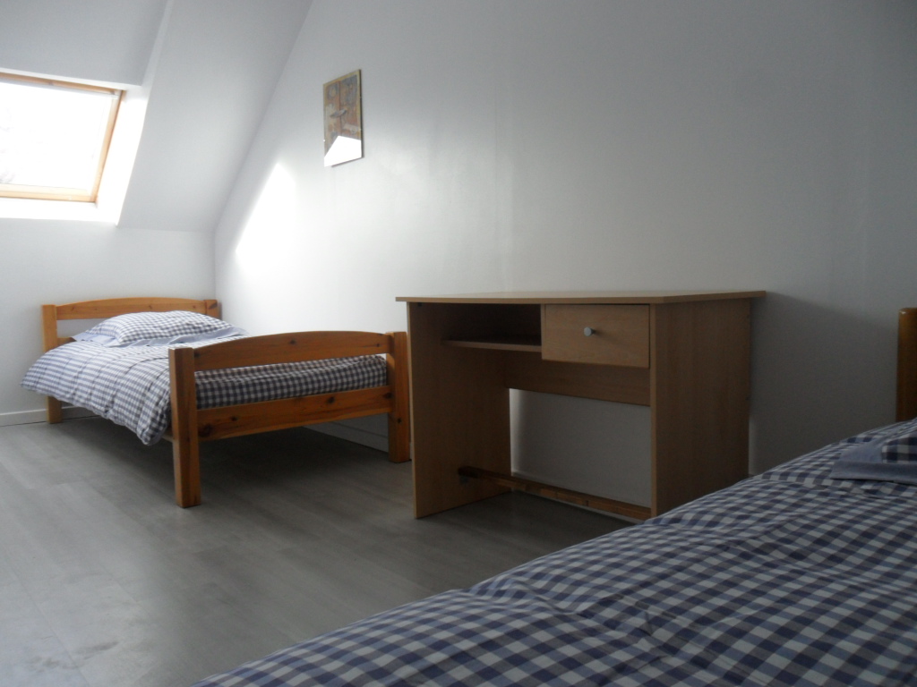 une chambre 2 lits simples